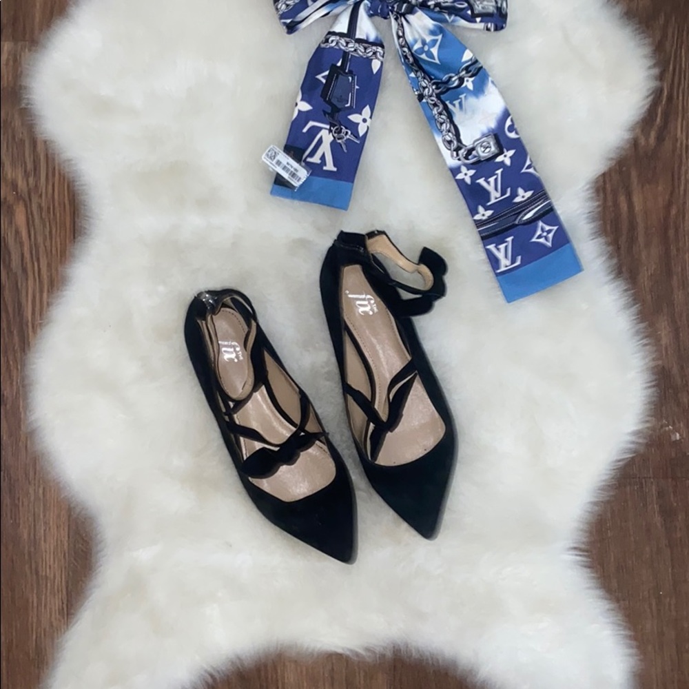 pointy bow shoes